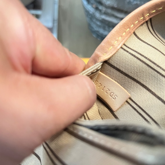 Louis Vuitton Neverfull MM - Picture 3 of 8